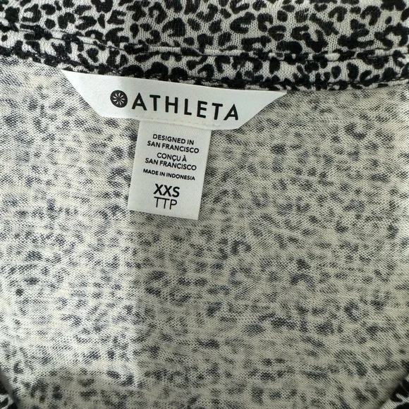 Athleta Breezy Scoop V Tee XXS NWOT - Picture 4 of 4